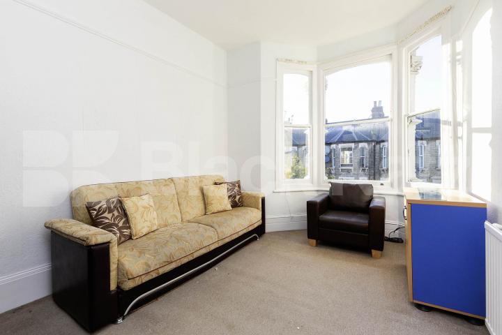 Set on the top floor of a period conversion lays this beautiful flat Sydney Road, Turnpike Lane